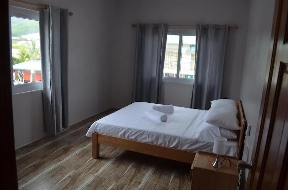 140 négyzetméteres, 4 hálószobás, 4 saját fürdőszobával rendelkező Apartman Mahé Island területén Anse Royale
