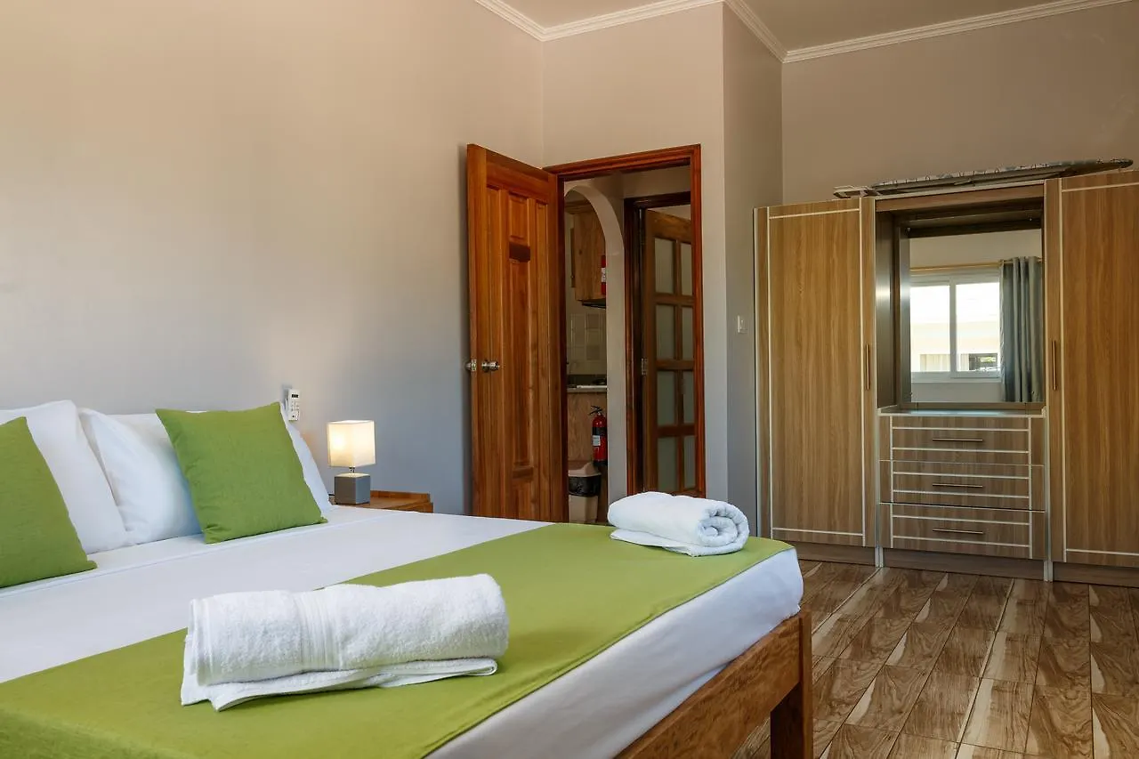 140 négyzetméteres, 4 hálószobás, 4 saját fürdőszobával rendelkező Apartman Mahé Island területén Anse Royale